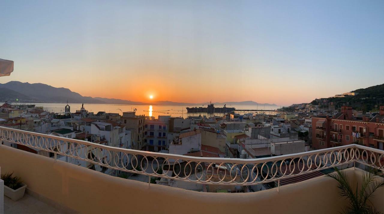 La terrazza dei colori Bed and Breakfast Gaeta Esterno foto